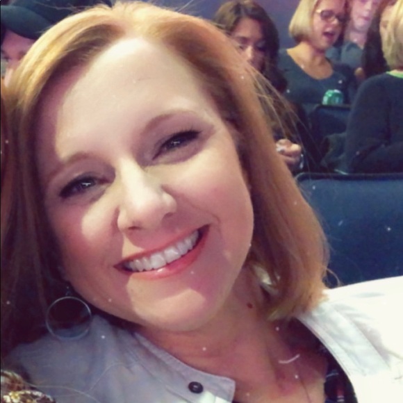 Meet your Posher, Torie - Picture 1 of 1